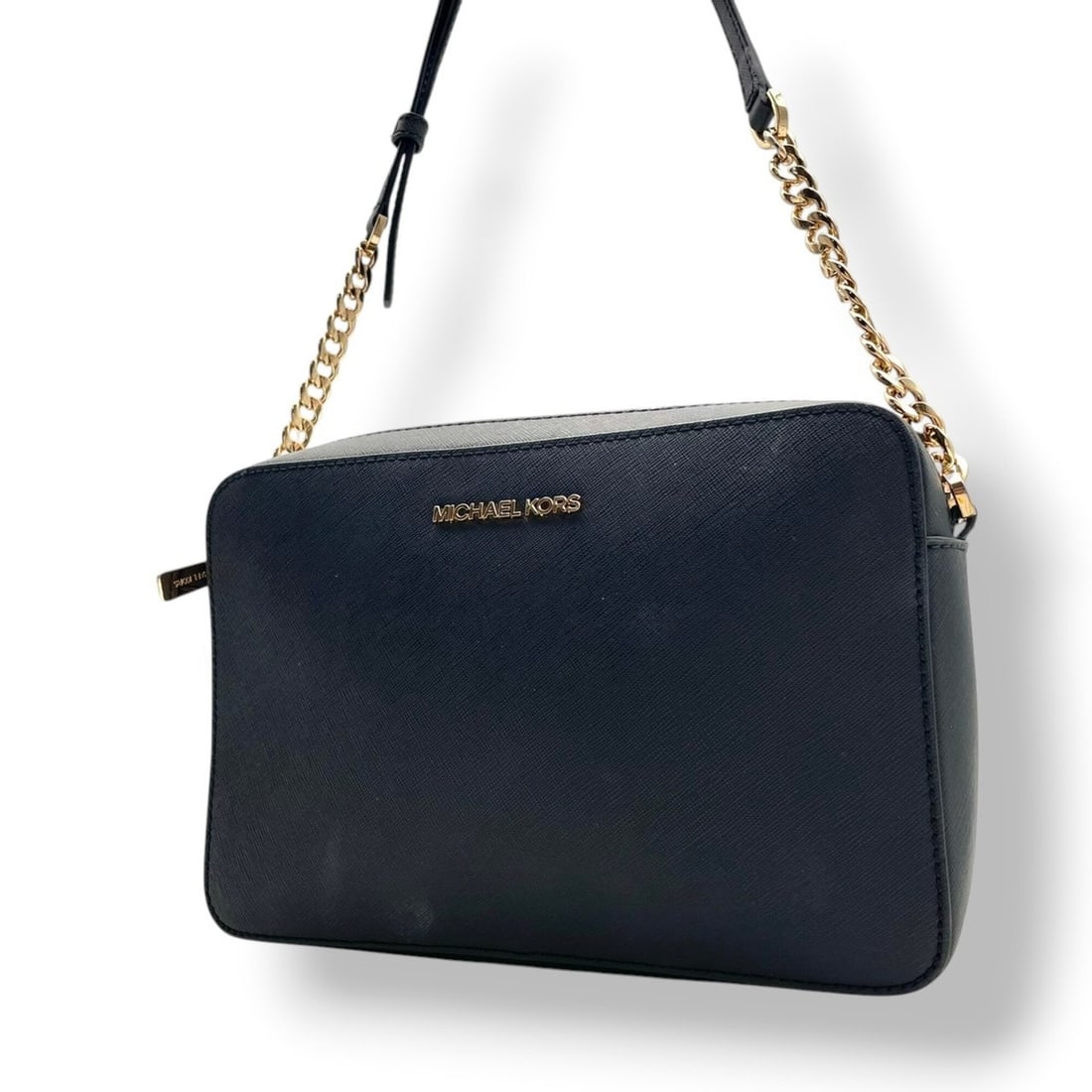 Michael Kors Jet Set Large East West Crossbody Shoulder Bag, Leather, Black, Gold Hardware, S95: --- Catalog ---Category: SizeSize (HxWxD): 16cm x 25cm x 5.5cm / 6.29'' x 9.84'' x 2.16''Category: DesignType: Shoulder bagColor: BlackGender: WomenMaterial: Leather Category: GeneralBrand: Michael Ko