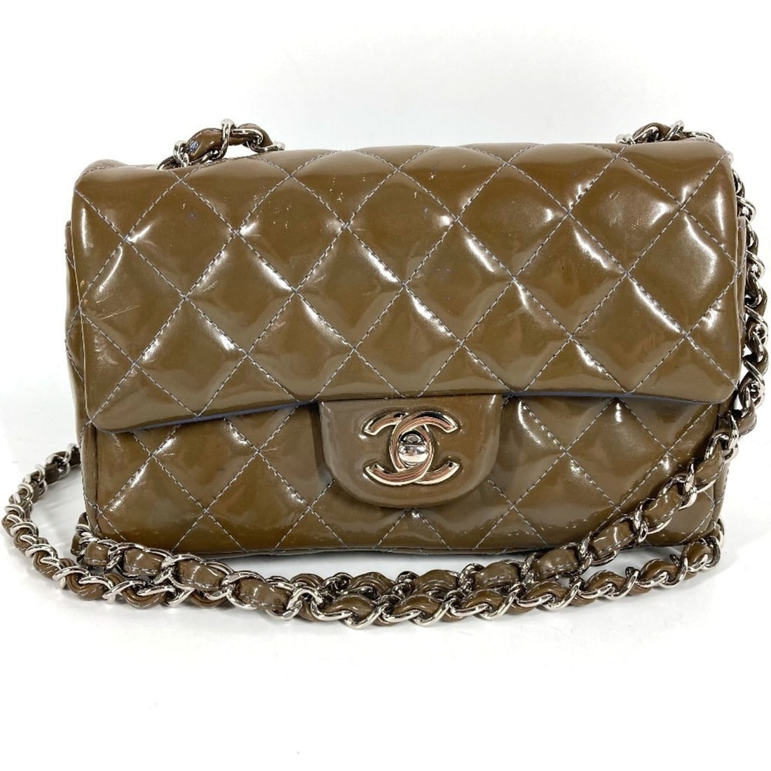 CHANEL Mini Matelassé CC Coco Mark Logo Quilted Bag, Crossbody Flap Chain Pouch, Shoulder Patent: --- Catalog ---Category: SizeSize (HxWxD): 12.5cm x 19.5cm x 5.5cm / 4.92'' x 7.67'' x 2.16''Category: DesignType: Pochette, Shoulder bagColor: Khaki, PurpleGender: Men,WomenMaterial: Patent leather C