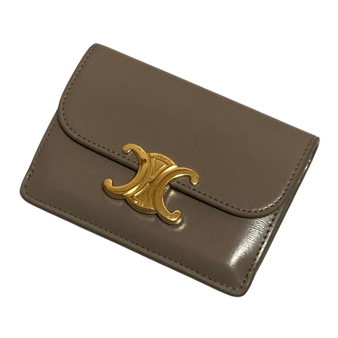 CELINE Celine Triomphe Flap Card Holder Compact Wallet Greige Women's: --- Catalog ---Category: SizeSize (HxWxD): 8cm x 10.5cm x 2cm / 3.14'' x 4.13'' x 0.78''Category: DesignType: Wallet (tri-fold)Color: GrayishGender: WomenCategory: GeneralBrand: Celine--- Item List --
