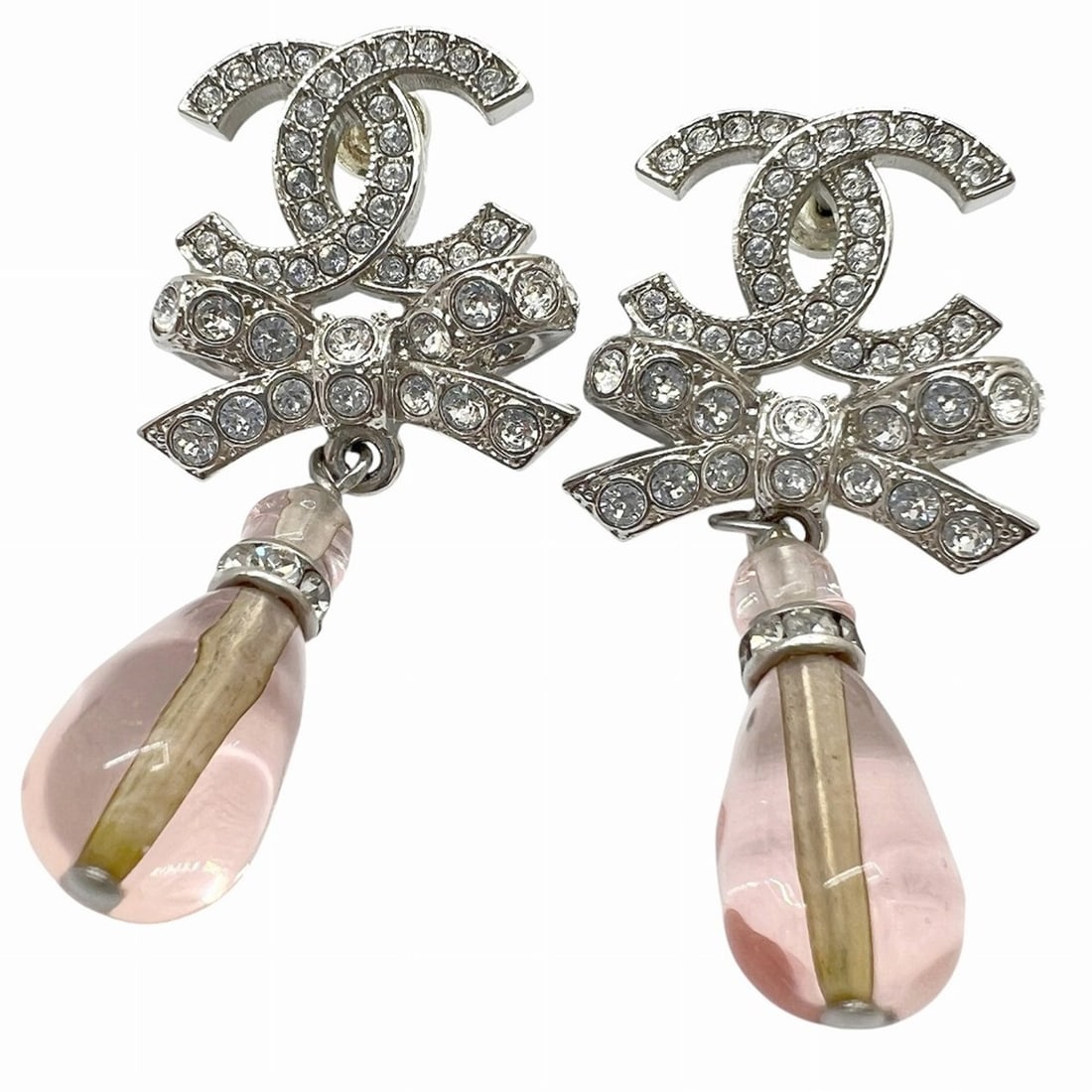 CHANEL CC Ribbon Earrings, Rhinestone Drop Silver, Pink, Women's: --- Catalog ---Category: DesignType: Stud earringsColor: Pink, SilverStone: Color stoneGender: WomenMaterial: Gold plating, RhinestoneCategory: GeneralBrand: Chanel--- Item List ---Section: ConditionR