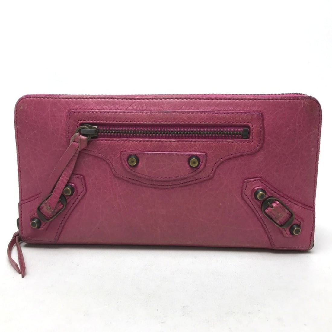 BALENCIAGA 253036 Classic Continental Zip Round Zipper Long Wallet Sheepskin Women's Pink: --- Catalog ---Category: SizeSize (HxWxD): 10cm x 18.5cm / 3.93'' x 7.28''Category: DesignType: Long wallet (bi-fold)Color: PinkGender: WomenMaterial: Leather Leather/Fur Type: SheepskinCategory: Gene