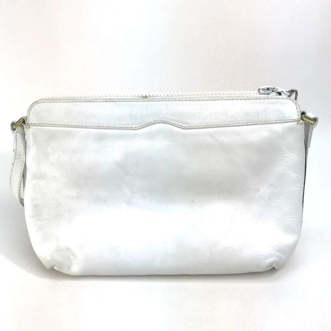 CELINE Celine Posiette Shoulder Bag Leather Women's White x E-210526-20: --- Catalog ---Category: SizeSize (HxWxD): 19cm x 26cm / 7.48'' x 10.23''Category: DesignType: Shoulder bagColor: WhiteGender: WomenMaterial: Leather Category: GeneralBrand: Celine--- Item List ---Sec