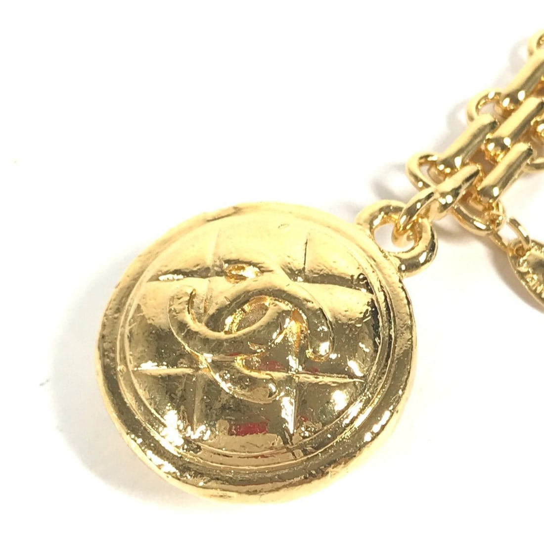 CHANEL Chanel Chain CC Coco Mark Bag Charm Matelasse Quilted Keychain Metal Women's Gold L-240704-9: --- Catalog ---Category: DesignType: KeyringColor: GoldGender: WomenMaterial: MetalCategory: GeneralBrand: Chanel--- Item List ---Section: ConditionRanking: Rank AB Used - Traces of usage, scratches /