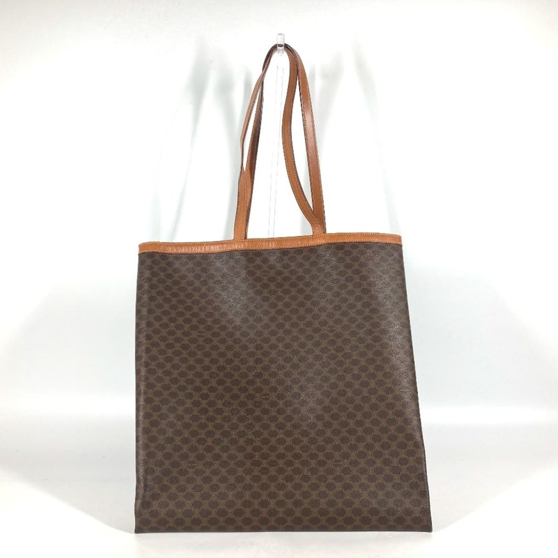 CELINE Macadam Tote Bag Shoulder Leather Women's Brown OT-240618-48: --- Catalog ---Category: SizeSize (HxWxD): 38cm x 35.5cm / 14.96'' x 13.97''Category: DesignType: Shoulder bag, Tote bagColor: BrownGender: WomenMaterial: PVC , Leather Category: GeneralBrand: Celine-