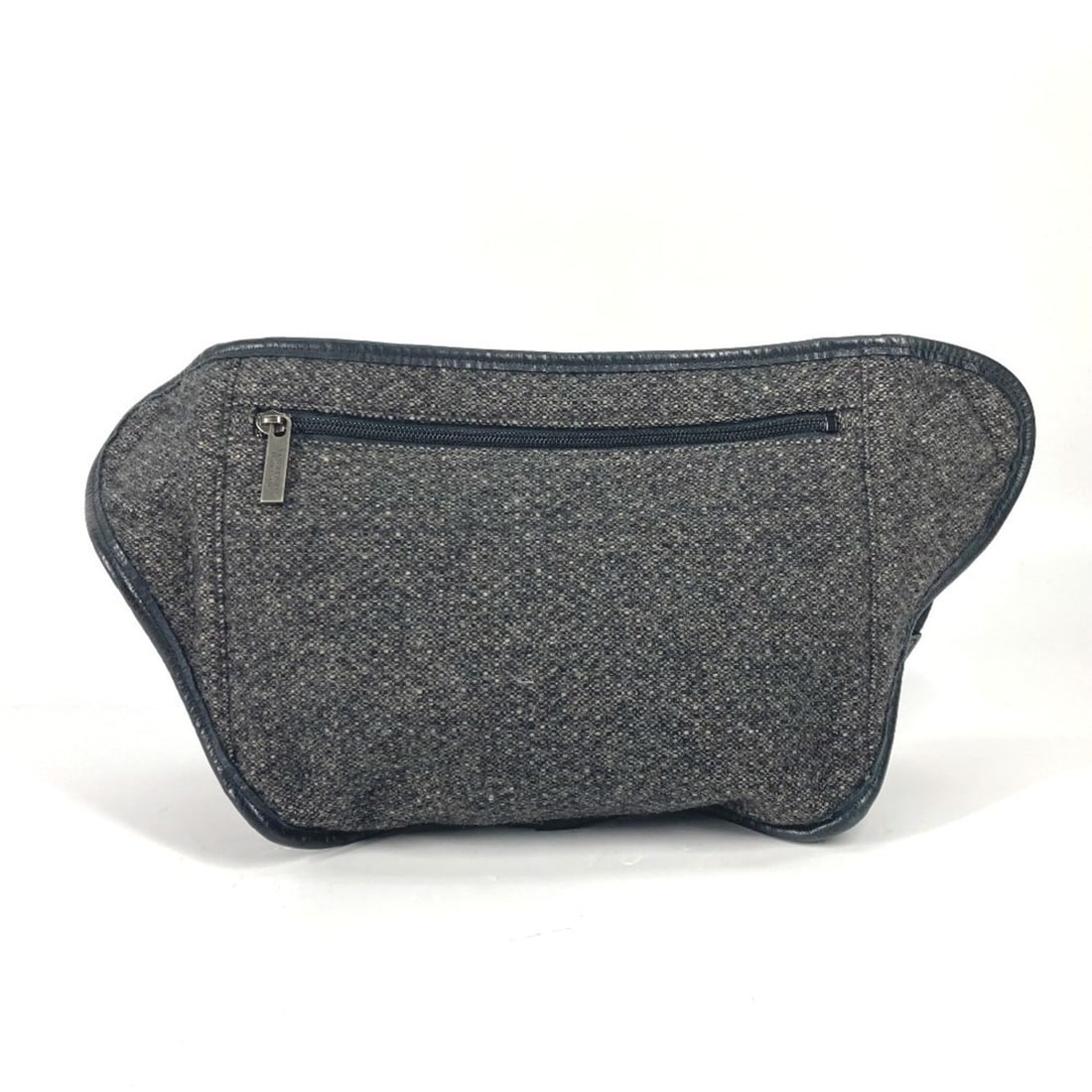BURBERRY Black Label Waist Bag Shoulder Body Wool Leather Men's Gray KS-240207-19: --- Catalog ---Category: SizeSize (HxWxD): 22cm x 24cm / 8.66'' x 9.44''Category: DesignType: Fanny pack, Shoulder bag, Sling bagColor: Black, GrayGender: Men,WomenClosure: ZipperMaterial: Wool , Leat