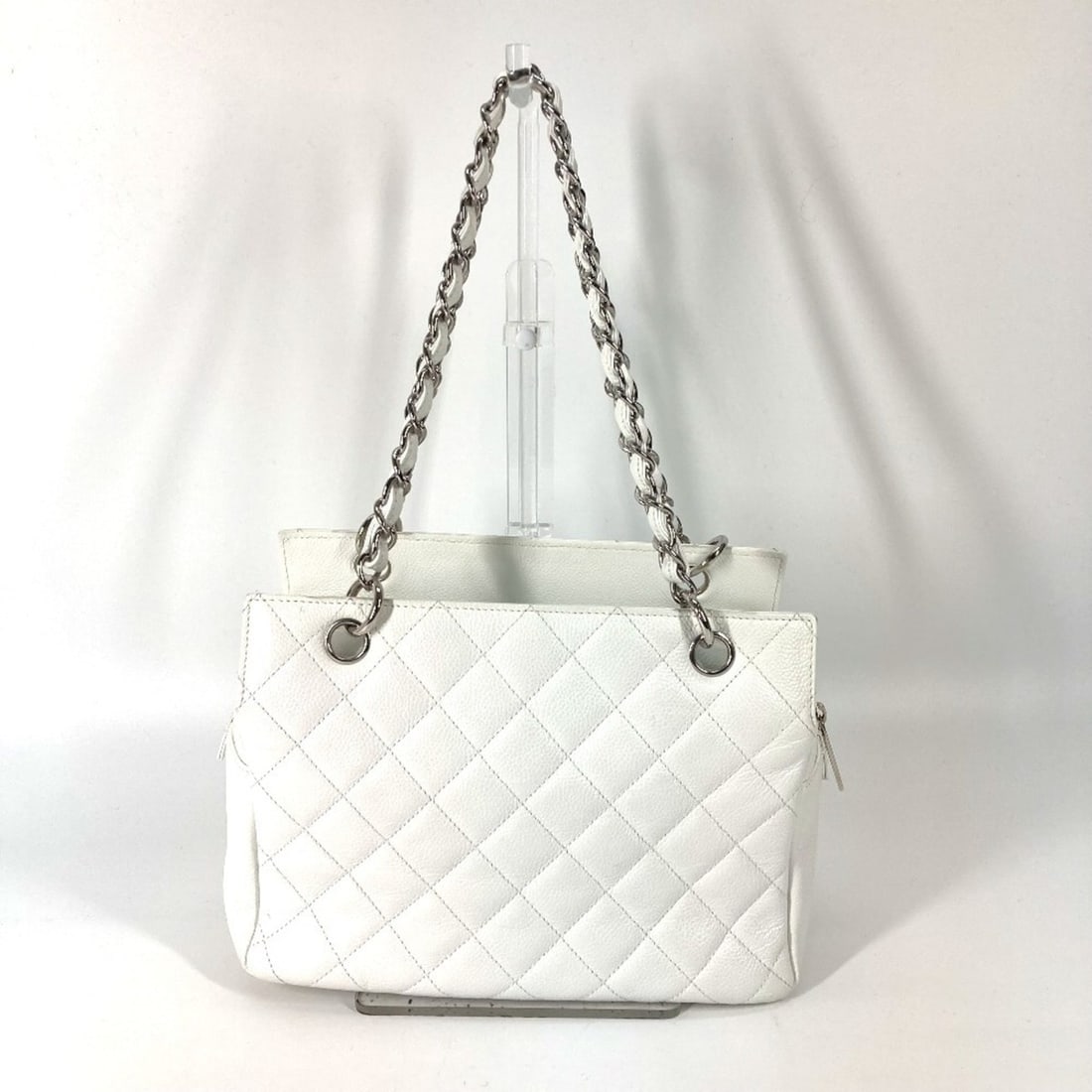 CHANEL Chanel CC Coco Mark Timeless Matelasse Quilted Chain Shoulder Bag Tote Caviar Skin Women's: --- Catalog ---Category: SizeSize (HxWxD): 18.5cm x 24.5cm x 13cm / 7.28'' x 9.64'' x 5.11''Category: DesignType: Shoulder bag, Tote bagColor: Silver, WhiteGender: WomenClosure: ZipperMaterial: Caviar