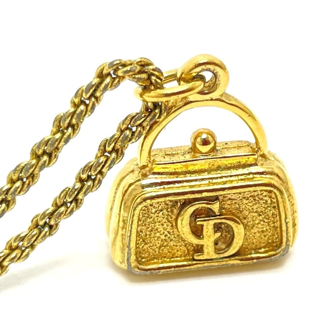 Christian Dior Dior CD bag motif necklace GP ladies gold KS-210907-34: --- Catalog ---Category: SizePendant Size: 22mm x 16mm / 0.86'' x 0.62''Neck Circumference: 46 cm / 18.11''Category: DesignColor: GoldGender: WomenSeason: VintageNecklace Type: NecklaceCategory: Gener