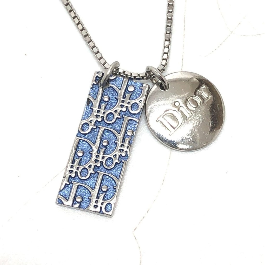 Christian Dior Dior Trotter Number 2 Plate Pendant Necklace Metal Women's Blue OR-231121-46: --- Catalog ---Category: SizePendant Size: 25mm x 11mm / 0.98'' x 0.43''Neck Circumference: 45 cm / 17.71''Category: DesignColor: BlueGender: WomenMaterial: MetalNecklace Type: Pendant necklaceCategor