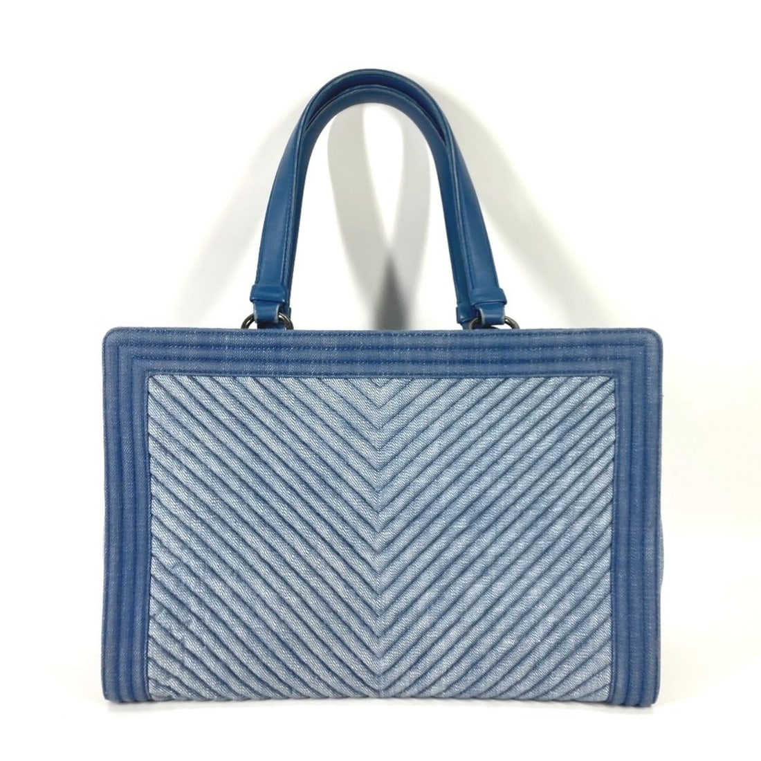 CHANEL Boy Chanel V-stitch shoulder bag, tote canvas, women's, blue, KS-240207-30: --- Catalog ---Category: SizeSize (HxWxD): 24cm x 35cm x 15.5cm / 9.44'' x 13.77'' x 6.1''Category: DesignType: Shoulder bag, Tote bagColor: BlueGender: WomenMaterial: Canvas Category: GeneralBrand: C