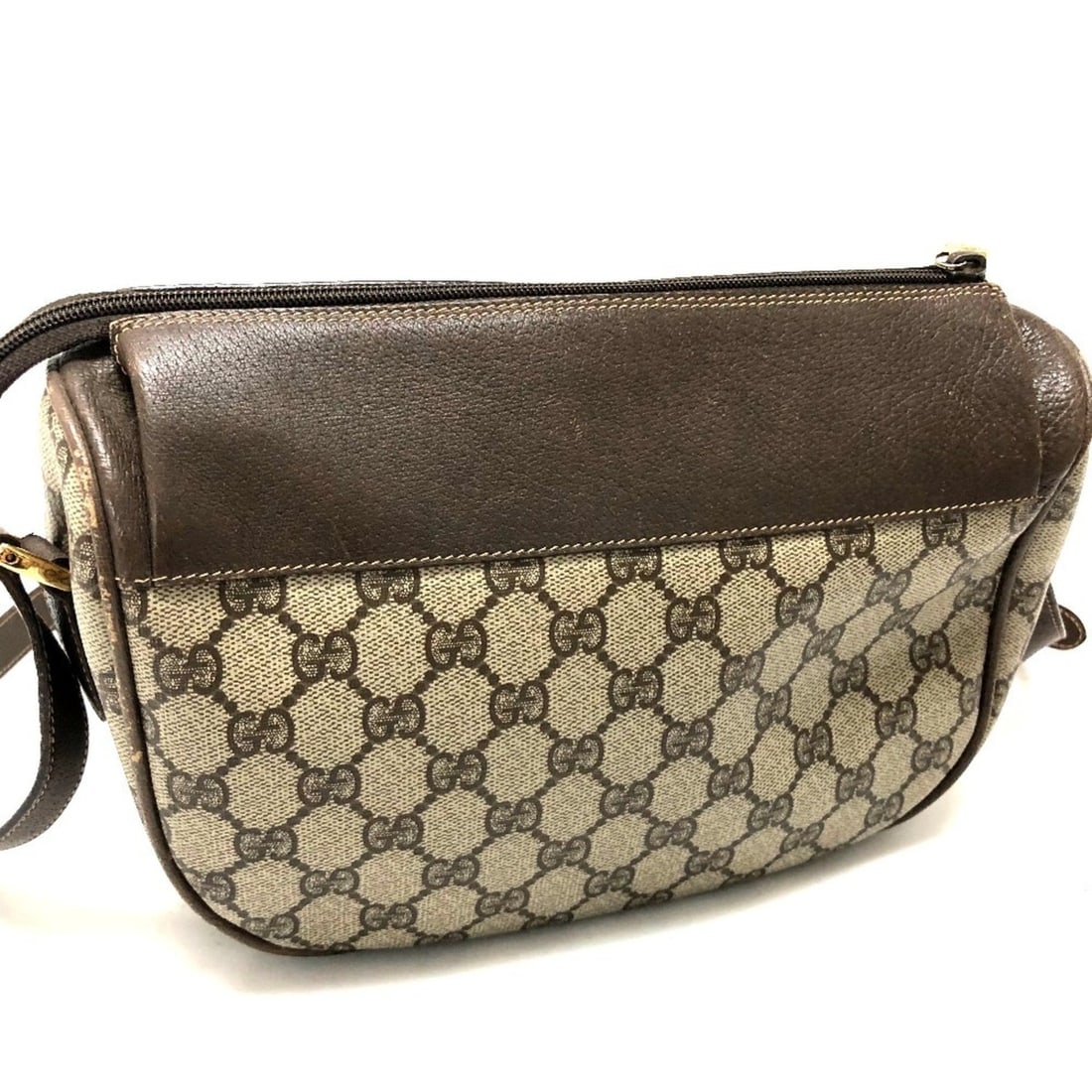 GUCCI 001115 0918 GG Plus Webbing Line Pochette Shoulder Bag Leather Women's Old Gucci: --- Catalog ---Category: SizeSize (HxWxD): 19cm x 25cm x 7cm / 7.48'' x 9.84'' x 2.75''Category: DesignType: Pochette, Shoulder bagGender: WomenMaterial: PVC , Leather Category: GeneralBrand: Gucci---