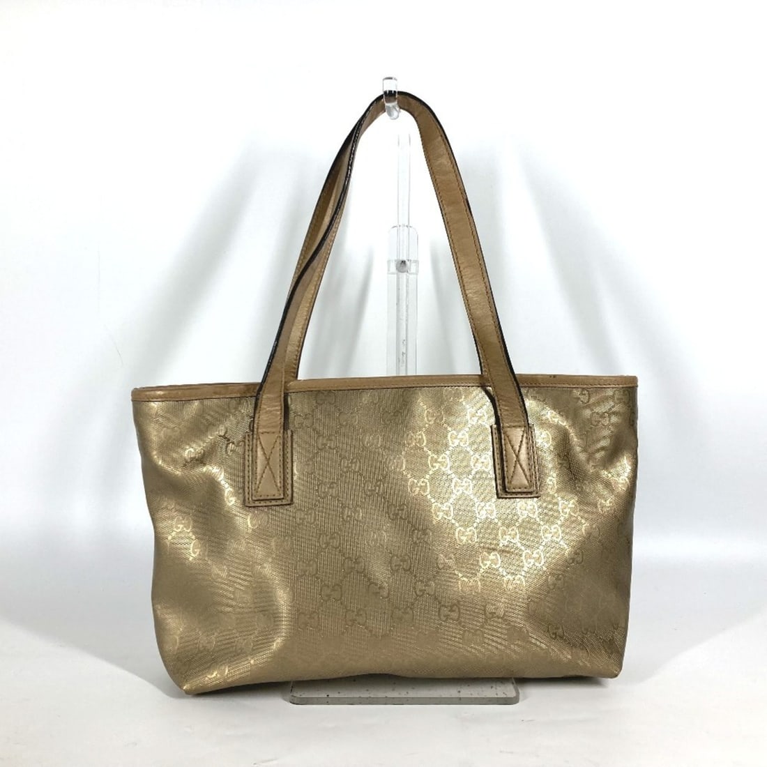 GUCCI 211138 GG IMPRIME Tote Bag Shoulder Leather Men's Gold G-240710-18: --- Catalog ---Category: SizeSize (HxWxD): 20.5cm x 28.5cm x 9cm / 8.07'' x 11.22'' x 3.54''Category: DesignType: Shoulder bag, Tote bagColor: GoldGender: Men,WomenMaterial: PVC , GG Imprimé , Leathe