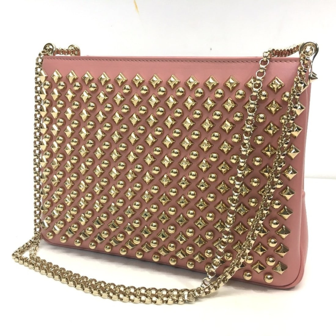 Christian Louboutin Trilby Large New Studs Bag Chain Shoulder Leather Women's Pink: --- Catalog ---Category: SizeSize (HxWxD): 19cm x 26cm x 10cm / 7.48'' x 10.23'' x 3.93''Category: DesignType: Shoulder bagColor: PinkGender: WomenClosure: ZipperMaterial: Leather Category: GeneralBra