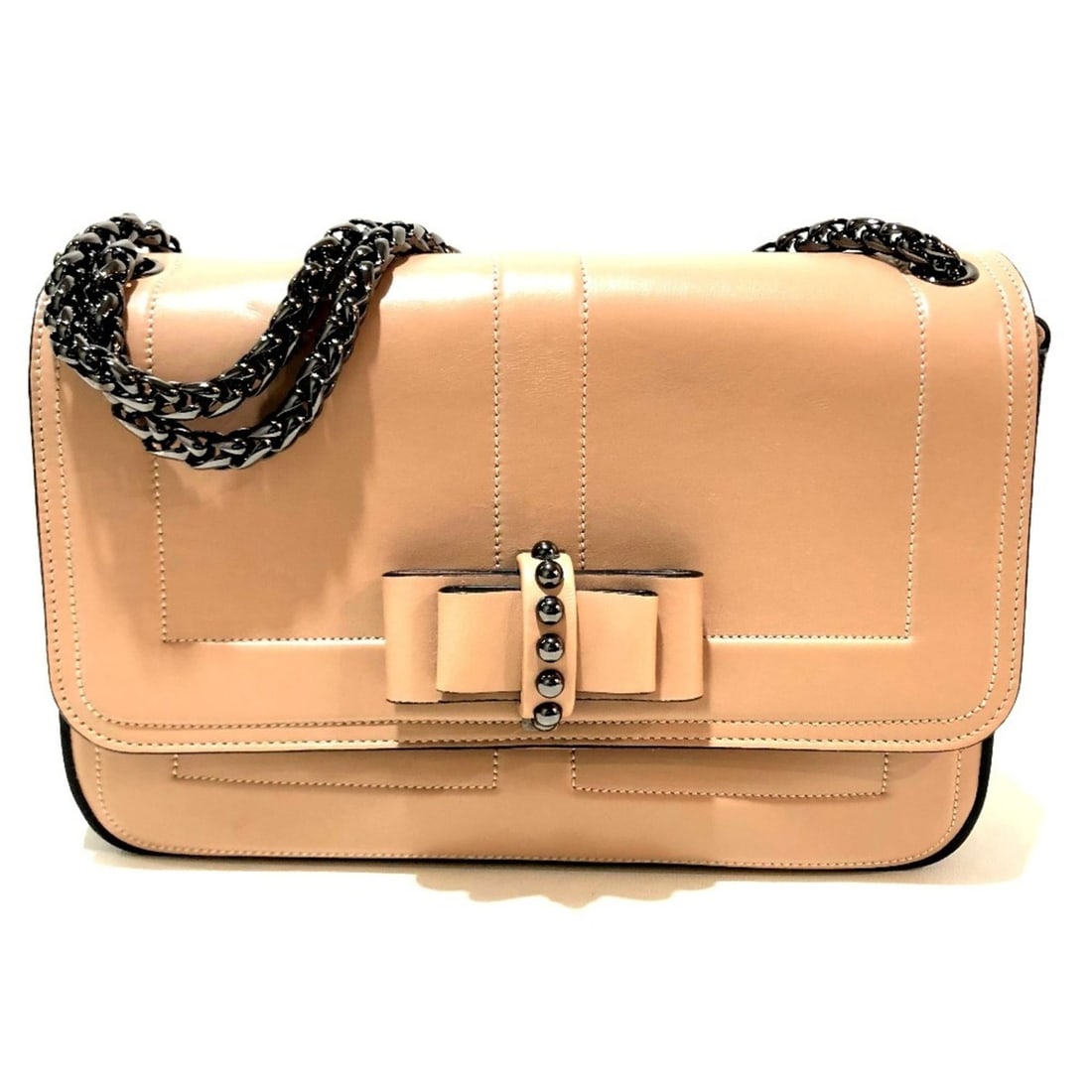 Christian Louboutin 1135015 Sweet Charity Chain Shoulder Bag Leather Women's Beige: --- Catalog ---Category: SizeSize (HxWxD): 18cm x 25cm x 6cm / 7.08'' x 9.84'' x 2.36''Strap Length: 66cm / 25.98''Category: DesignType: Shoulder bagColor: BeigeGender: WomenClosure: Push lockMaterial