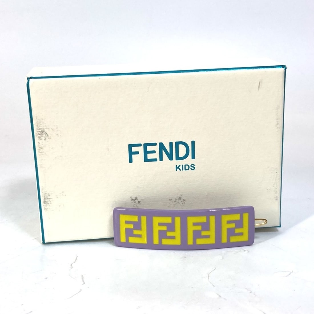 FENDI JFP402 Hairpin FF Hair Clip Barrette Acetate Kids Purple G-231025-49: --- Catalog ---Category: DesignType: Hair pinColor: Purple, YellowGender: GirlsCategory: GeneralBrand: Fendi--- Item List ---Section: ConditionRanking: Rank S Used - Mint condition, like new itemCondi