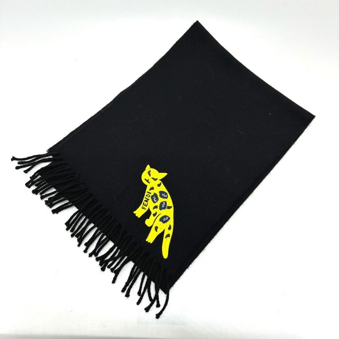 FENDI Leopard motif scarf wool women's black E-230927-13: --- Catalog ---Category: SizeSize (LxW): 1.66m x 30.5cm / 65.35'' x 12''Category: DesignType: StoleColor: BlackGender: WomenMaterial: Wool Category: GeneralBrand: Fendi--- Item List ---Section: Condit