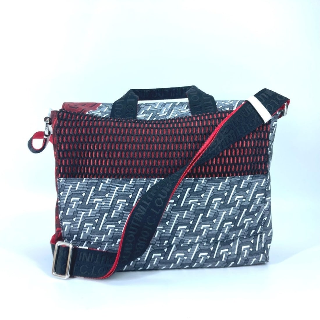 Christian Louboutin 1205006 Rubiclic Bag Handbag Shoulder Nylon Leather Men's Red G-240110-15: --- Catalog ---Category: SizeSize (HxWxD): 29cm x 31cm x 9cm / 11.41'' x 12.2'' x 3.54''Category: DesignType: Handbag, Messenger bag, Shoulder bagColor: Black, Red color, WhiteGender: Men,WomenMateria