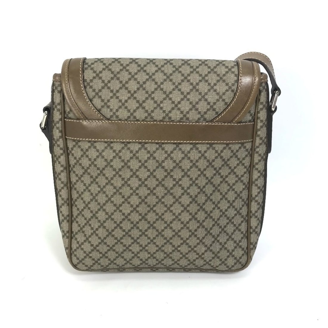GUCCI 295679 Diamante Flap Shoulder Bag Leather Men's Beige G-230810-13: --- Catalog ---Category: SizeSize (HxWxD): 24.5cm x 21.5cm x 6.5cm / 9.64'' x 8.46'' x 2.55''Strap Length: 125.5cm / 49.4''Category: DesignType: Shoulder bagColor: BeigeGender: Men,WomenClosure: FlapM