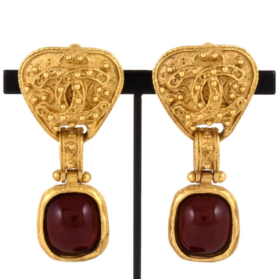 CHANEL Gripoa Coco Mark Earrings Color Stone 94A GP Women's: --- Catalog ---Category: SizeWeight: 32.5g / 1.14oz.Category: DesignType: Clip earringsColor: BordeauxStone: Color stoneGender: WomenMaterial: Gold platingCategory: GeneralBrand: Chanel--- Item List -
