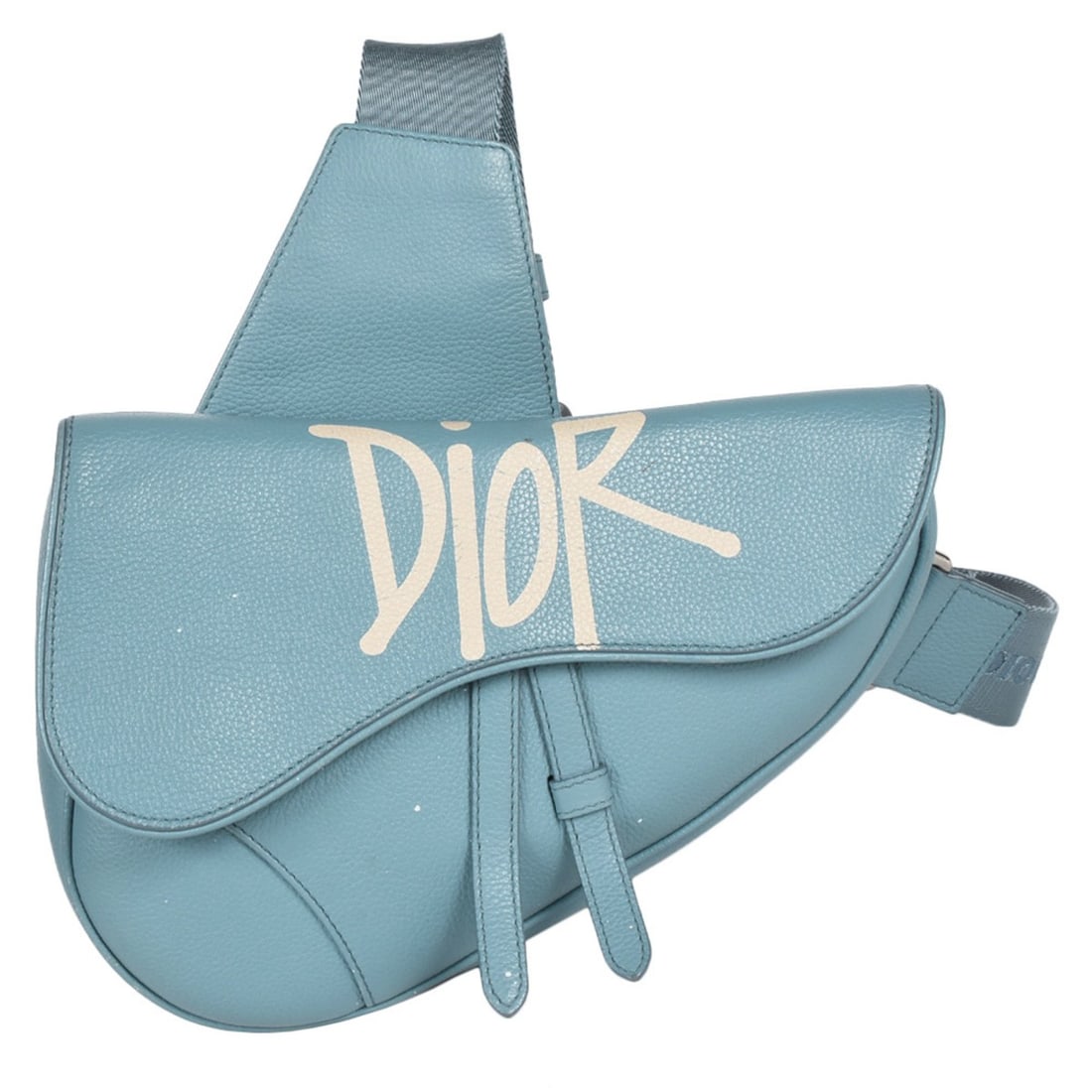 Christian Dior Dior Stussy collaboration saddle bag shoulder leather 19-BO-0230 blue SHAWN STUSSY: --- Catalog ---Category: SizeSize (HxWxD): 19cm x 27cm x 5cm / 7.48'' x 10.62'' x 1.96''Strap Length: 120cm / 47.24''Category: DesignType: Saddle bag, Shoulder bagColor: Blue, WhiteGender: WomenClosur