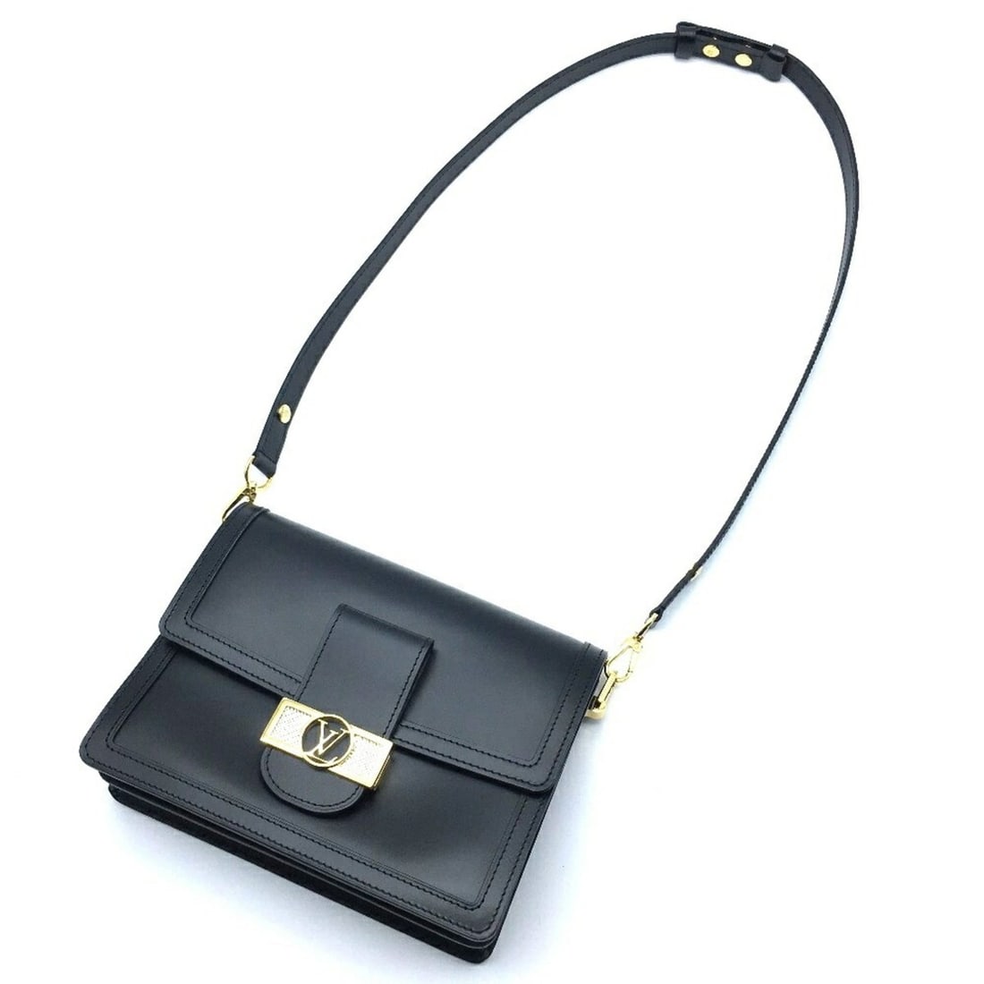 LOUIS VUITTON M55821 LV Lock Chain Dauphine MM Shoulder Bag Calfskin Women's Noir Black G-200910-19: --- Catalog ---Category: SizeSize (HxWxD): 16.5cm x 25cm x 12.5cm / 6.49'' x 9.84'' x 4.92''Category: DesignType: Shoulder bagColor: Black, NoirGender: WomenMaterial: Leather Leather/Fur Type: Calfski