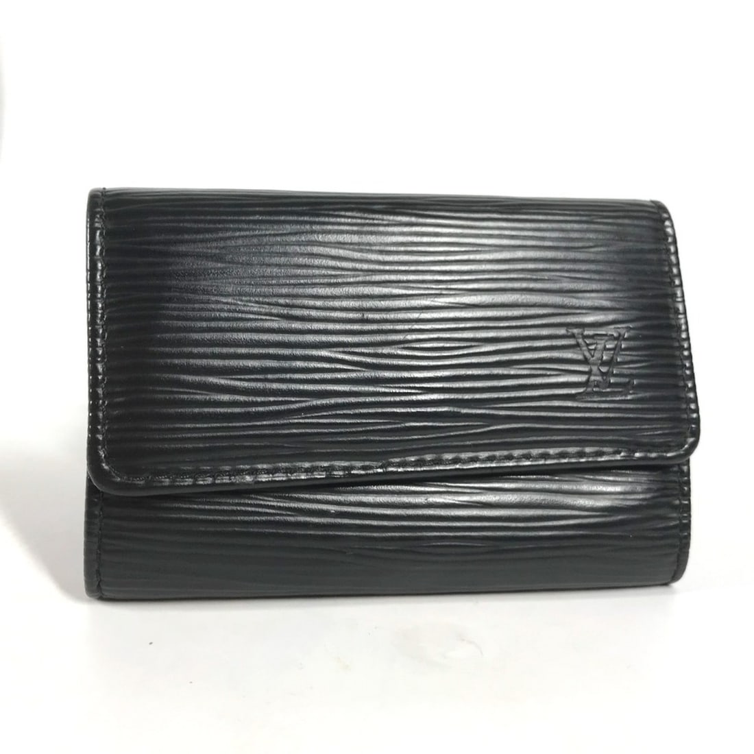 LOUIS VUITTON M63812 Epi 6-Key Case Multicle 6 Key Holder Tri-Fold Leather Men's Noir (Black) Black: --- Catalog ---Category: DesignType: KeycaseColor: BlackGender: Men,WomenCategory: GeneralBrand: Louis VuittonCategory: Physical PropertiesSize (HxWxD): 7cm x 10.5cm / 2.75'' x 4.13''--- Item List ---