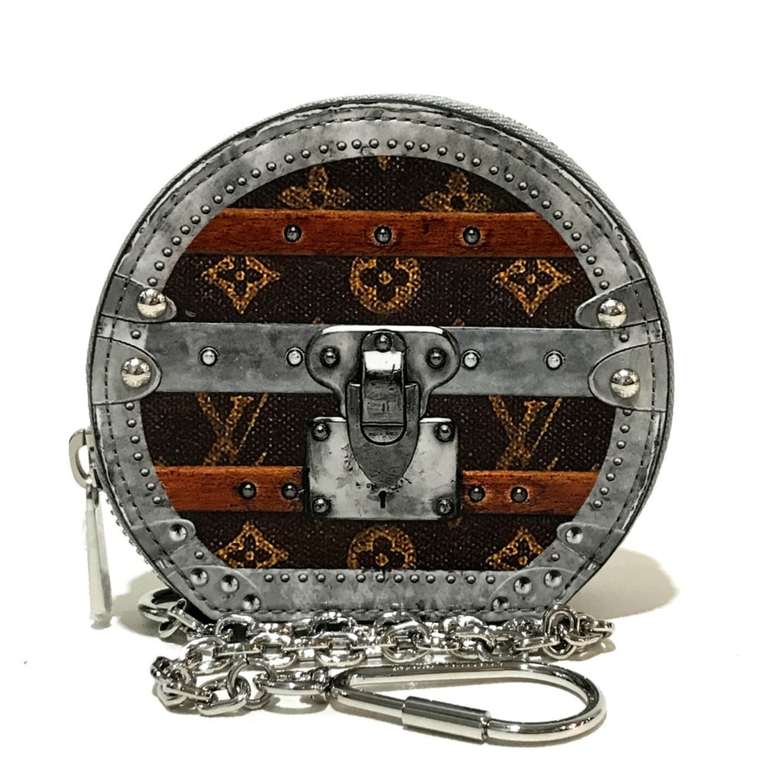 LOUIS VUITTON M63596 Transformed Monogram Micro Boite Chapeau Wallet/Coin Case Wallet Key Ring: --- Catalog ---Category: SizeSize (HxWxD): 9.6cm x 10.7cm / 3.77'' x 4.21''Category: DesignType: Coin purse/coin caseColor: BrownGender: WomenMaterial: Monogram Category: GeneralBrand: Louis Vuitton--