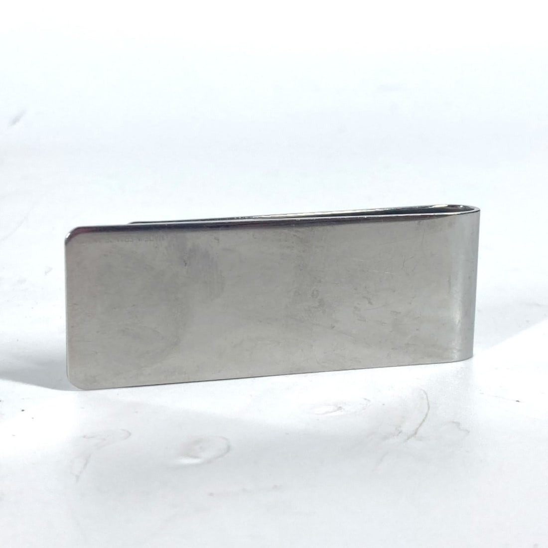 LOUIS VUITTON M65041 Bill Clip Champs Elysees Wallet Money Metal Men's Silver G-240710-81: --- Catalog ---Category: DesignType: OthersColor: SilverGender: MenMaterial: Metal Category: GeneralBrand: Louis VuittonCategory: Physical PropertiesSize (HxWxD): 2.3cm x 6.3cm / 0.9'' x 2.48''--- Ite