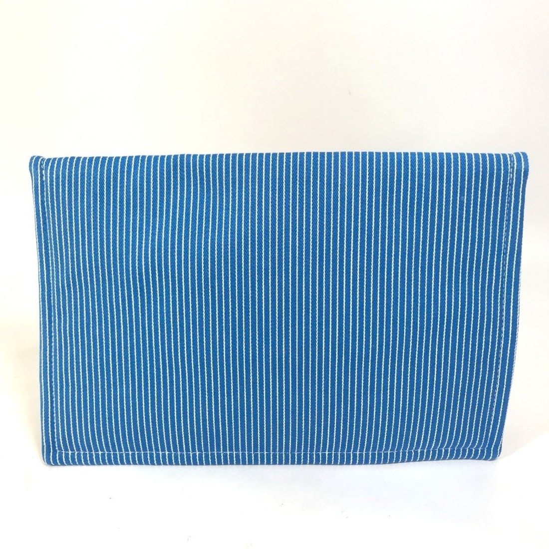 HERMES Hermes Flat Western Company GM Case Pouch Cotton Women's Blue E-230927-3: --- Catalog ---Category: SizeSize (HxWxD): 21cm x 31cm / 8.26'' x 12.2''Category: DesignType: PouchColor: BlueGender: WomenMaterial: Cotton Category: GeneralBrand: Hermes--- Item List ---Section: Cond