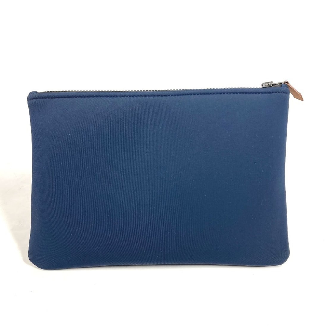 HERMES Hermes Flat Pouch Neoban MM Clutch Bag Polyamide Women's Navy E-240524-1: --- Catalog ---Category: SizeSize (HxWxD): 19cm x 28cm x 1cm / 7.48'' x 11.02'' x 0.39''Category: DesignType: Clutch bag, PouchColor: NavyGender: WomenMaterial: Polyamide Category: GeneralBrand: Herme