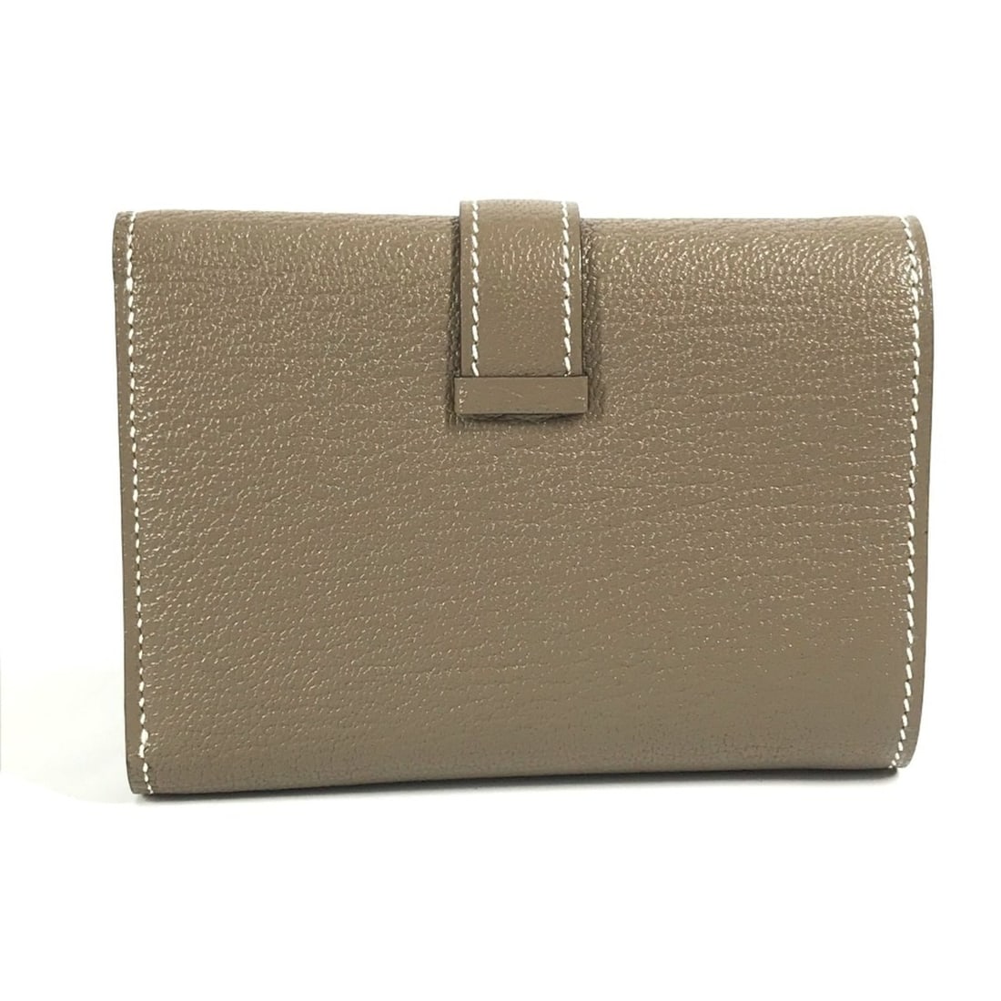 HERMES Bearn Combination Compact Wallet Tri-fold Chevre Women's Etoupe G-240525-84: --- Catalog ---Category: SizeSize (HxWxD): 8cm x 11cm / 3.14'' x 4.33''Category: DesignType: Wallet (tri-fold)Color: Etoupe grayGender: Men,WomenMaterial: Chevre leather Category: GeneralBrand: Hermes