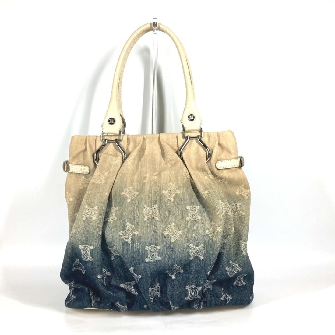 CELINE Macadam Denim Gradient Shoulder Bag Tote Leather Canvas Women's White OT-240903-40: --- Catalog ---Category: SizeSize (HxWxD): 32cm x 30cm x 14.5cm / 12.59'' x 11.81'' x 5.7''Category: DesignType: Shoulder bag, Tote bagColor: Blue, WhiteGender: WomenMaterial: Leather , Canvas Categor