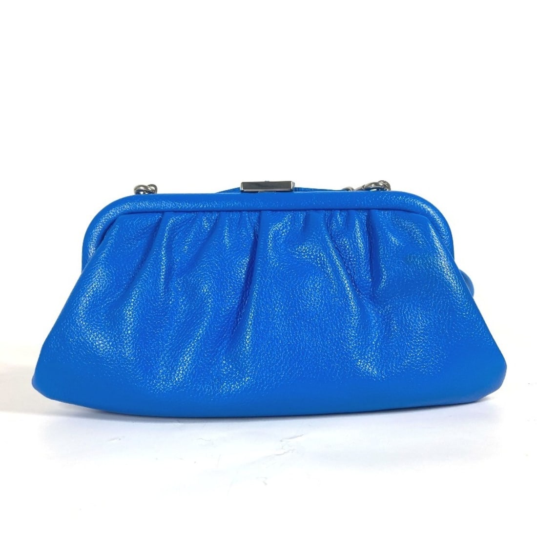 BALENCIAGA 618895 Cloud XS Pouch Bicolor Bag Shoulder Pochette Clutch Leather Women's Blue: --- Catalog ---Category: SizeSize (HxWxD): 12.5cm x 19cm / 4.92'' x 7.48''Category: DesignType: Pochette, Pouch, Shoulder bagColor: Black, BlueGender: WomenMaterial: Leather Category: GeneralBrand: Ba