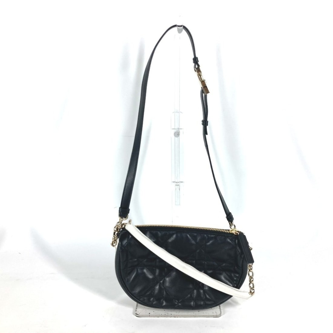 Christian Dior Dior M7200ONOA Cannage Vibe Hobo Bag Small Handbag Shoulder Leather Women's Black: --- Catalog ---Category: SizeSize (HxWxD): 13cm x 21.5cm x 6cm / 5.11'' x 8.46'' x 2.36''Category: DesignType: Handbag, Shoulder bagColor: Black, WhiteGender: WomenClosure: ZipperMaterial: Leather Cat