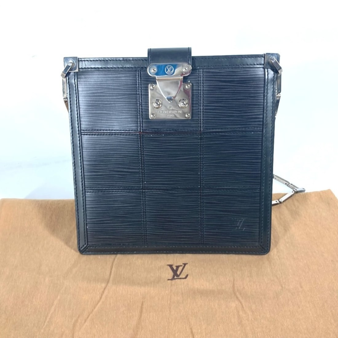 LOUIS VUITTON M54612 Epi Stretch Mojito Chain Bag Shoulder Leather Women's Noir Black G-240610-26: --- Catalog ---Category: SizeSize (HxWxD): 18.5cm x 18.5cm / 7.28'' x 7.28''Category: DesignType: Shoulder bagColor: NoirGender: WomenMaterial: Epi leather Category: GeneralBrand: Louis Vuitton--- Ite