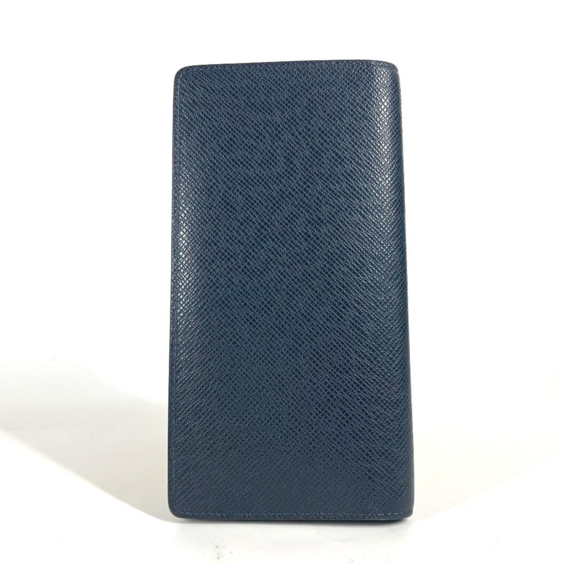 LOUIS VUITTON M30292 Taiga Portefeuille Brazza Long Wallet Bi-fold Leather Men's Navy OT-240804-23: --- Catalog ---Category: SizeSize (HxWxD): 19cm x 10cm / 7.48'' x 3.93''Category: DesignType: Long wallet (bi-fold)Color: NavyGender: Men,WomenMaterial: Taiga leather Category: GeneralBrand: Louis Vui