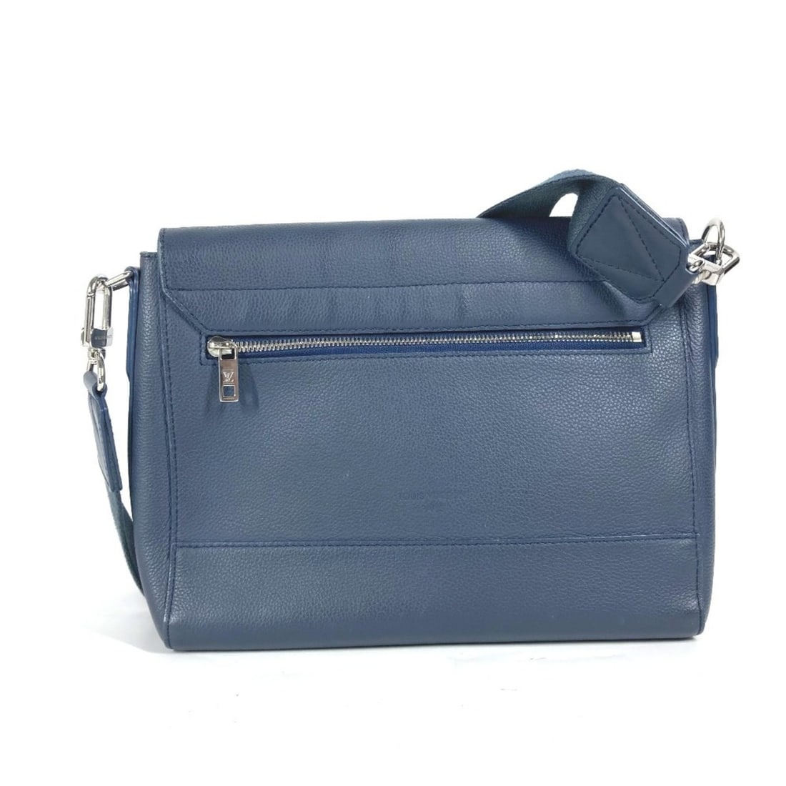 LOUIS VUITTON M21363 LV Aerogram Take Off Flap Shoulder Bag Men's Navy G-240625-2: --- Catalog ---Category: SizeSize (HxWxD): 22cm x 27.5cm x 9cm / 8.66'' x 10.82'' x 3.54''Category: DesignType: Shoulder bagColor: NavyGender: MenMaterial: Leather Leather/Fur Type: CowhideCategory: G