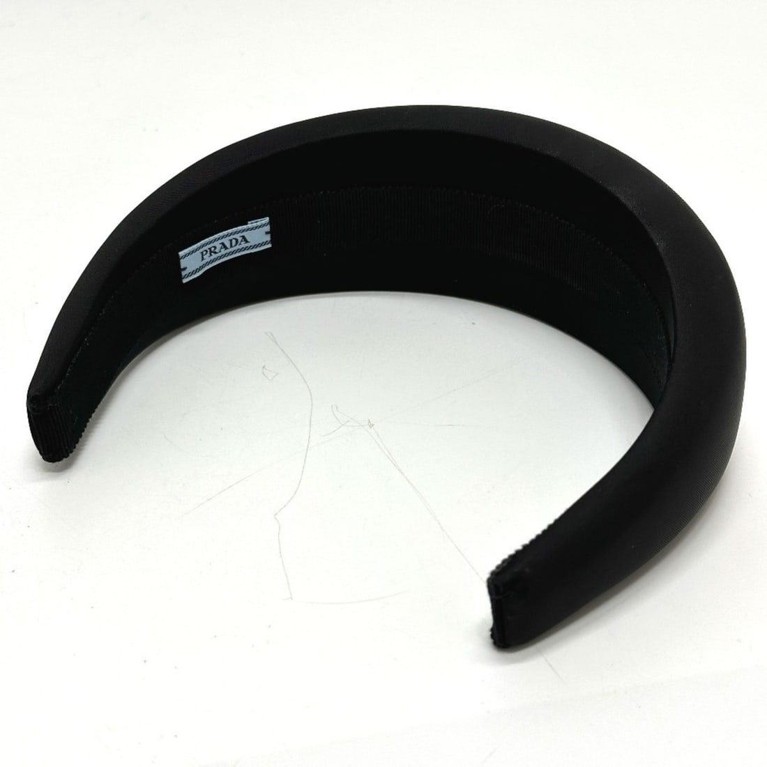 PRADA Prada Triangle Hair Band Headband Nylon Women's Black O-231003-1: --- Catalog ---Category: SizeSize (LxW): 42.5cm / 16.73''Category: DesignType: HeadbandColor: BlackGender: WomenMaterial: NylonCategory: GeneralBrand: Prada--- Item List ---Section: ConditionRanking: 