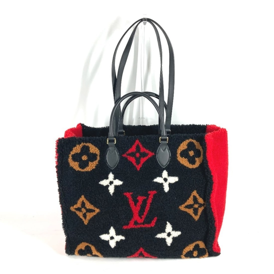 LOUIS VUITTON M55421 Monogram Teddy On the Go GM Tote Bag Shoulder Shearling Women's Black: --- Catalog ---Category: SizeSize (HxWxD): 33.5cm x 41cm x 15.5cm / 13.18'' x 16.14'' x 6.1''Category: DesignType: Shoulder bag, Tote bagColor: Black, Red colorGender: WomenClosure: HookInner Pocket: 