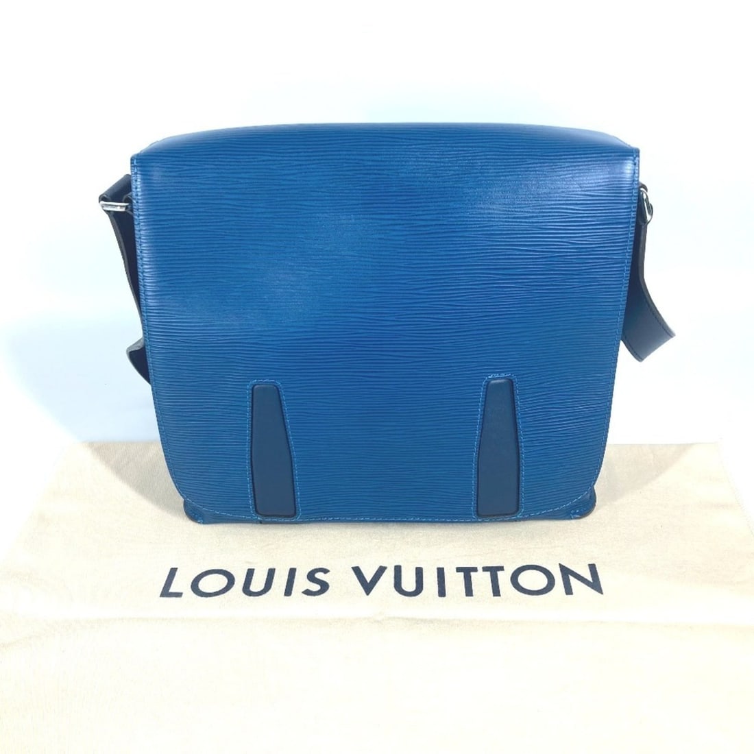 LOUIS VUITTON M53407 Epi Harrington Flap Shoulder Bag Leather Men's Blue Azur MO-240818-2: --- Catalog ---Category: SizeSize (HxWxD): 22cm x 26.5cm x 8cm / 8.66'' x 10.43'' x 3.14''Category: DesignType: Shoulder bagColor: BlueGender: Men,WomenMaterial: Epi leather Category: GeneralBrand: Lo