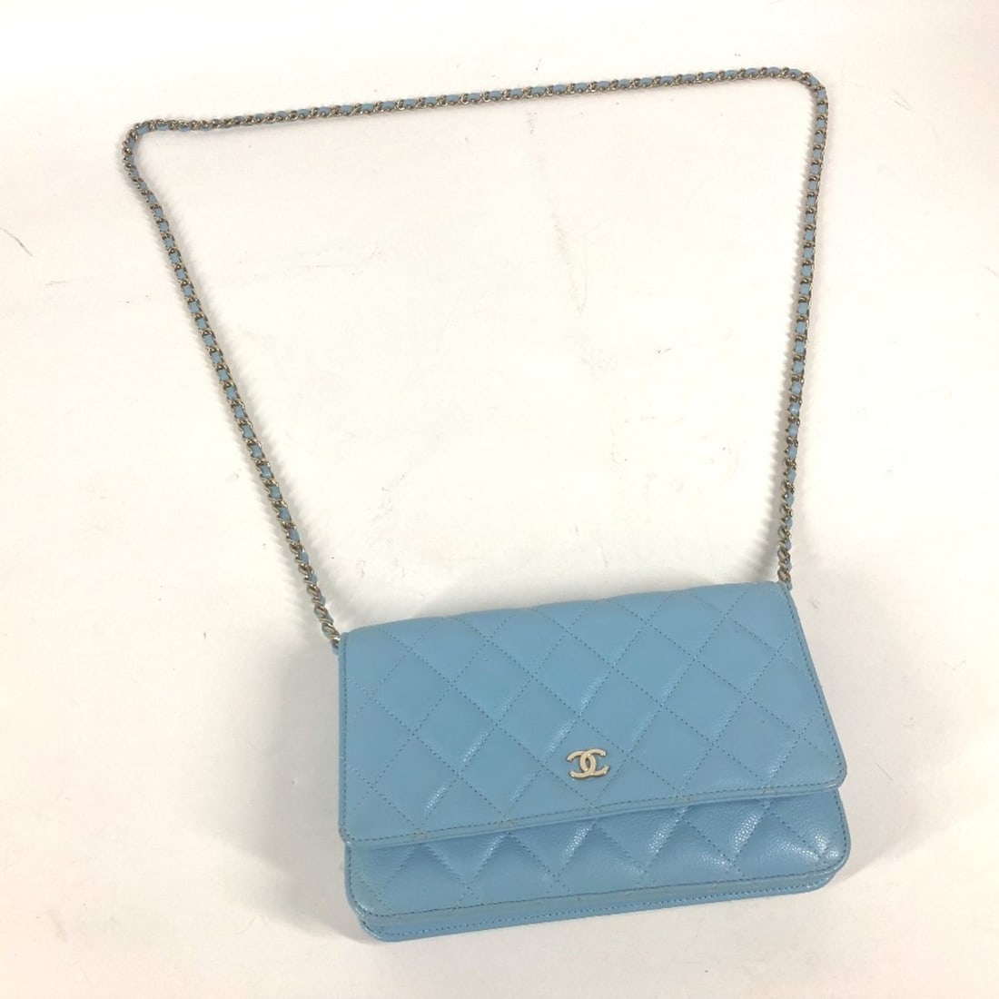 CHANEL AP0250 CC Coco Mark Matelasse Timeless Classic Chain Wallet Long Bag Shoulder Caviar Skin: --- Catalog ---Category: SizeSize (HxWxD): 13cm x 19cm x 3.5cm / 5.11'' x 7.48'' x 1.37''Category: DesignType: Shoulder bagColor: Light blueGender: WomenMaterial: Caviar leather Hardware Color: GoldCa