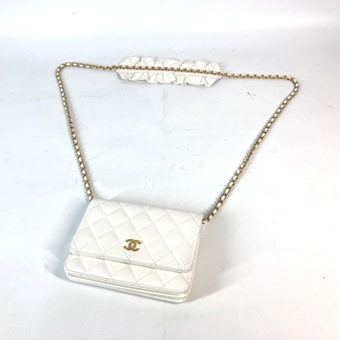 CHANEL CC Coco Mark Ruffle Chain Wallet Shoulder Bag Long Leather Women's White G-241010-38: --- Catalog ---Category: SizeSize (HxWxD): 11cm x 15cm / 4.33'' x 5.9''Category: DesignType: Chain/Shoulder walletColor: WhiteGender: WomenMaterial: Leather Category: GeneralBrand: Chanel--- Item List