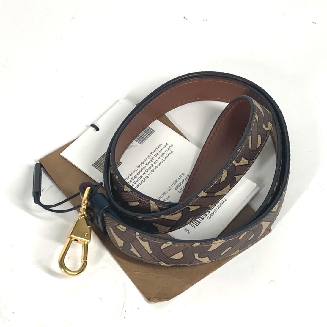 BURBERRY 8025468 TB Neck Strap Leather Men's Women's Brown: --- Catalog ---Category: DesignType: Neck strapColor: BrownMaterial: LeatherCategory: GeneralBrand: BurberryCategory: Physical PropertiesSize (HxWxD): 485.00mm x 18.00mm / 19.09'' x 0.71''--- Item Lis