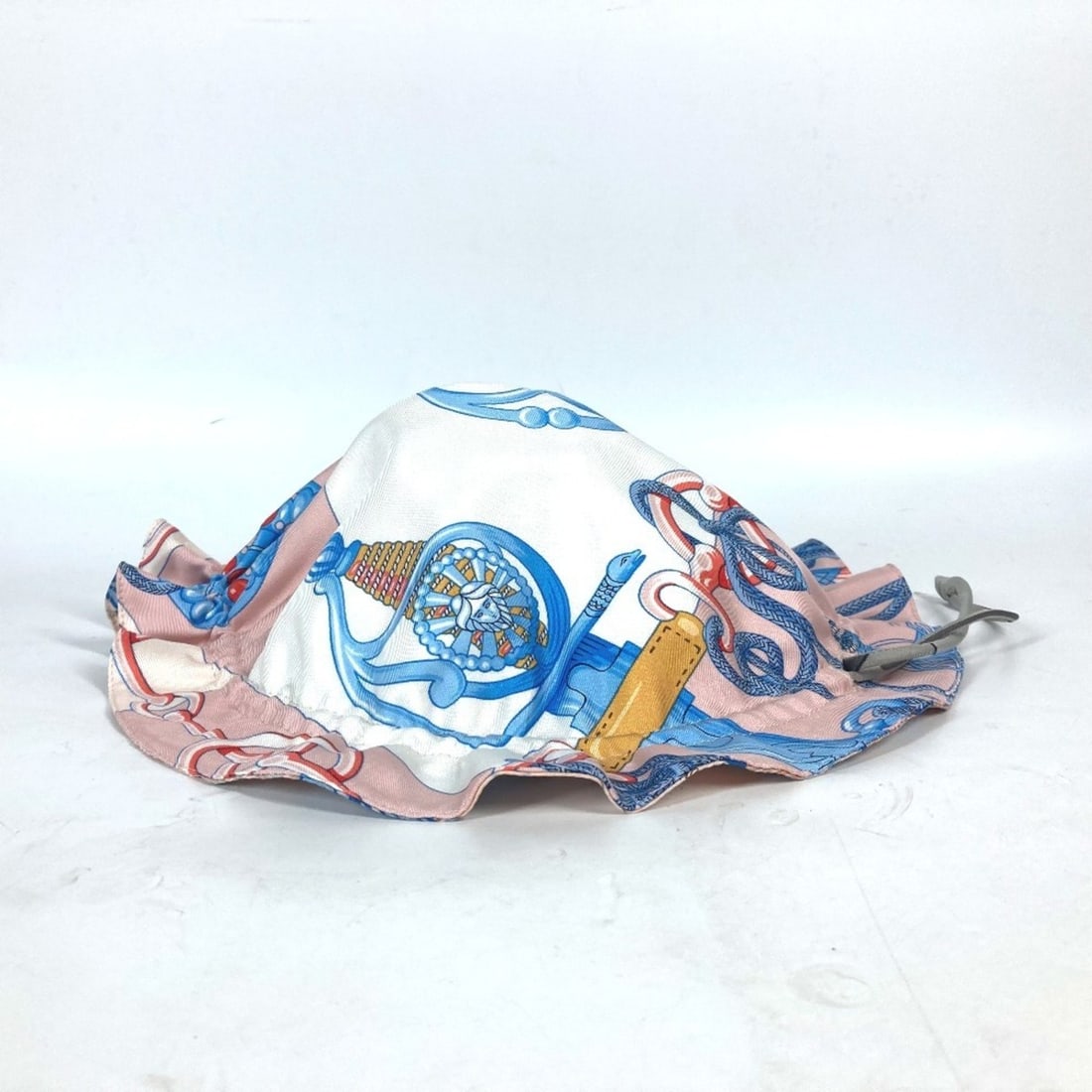 HERMES Petith Coin Pouch Reversible Silk Women's Pink E-240920-5: --- Catalog ---Category: DesignType: PouchColor: PinkGender: WomenMaterial: Silk Category: GeneralBrand: Hermes--- Item List ---Section: ConditionRanking: Rank NS Never used / display itemCondition: O