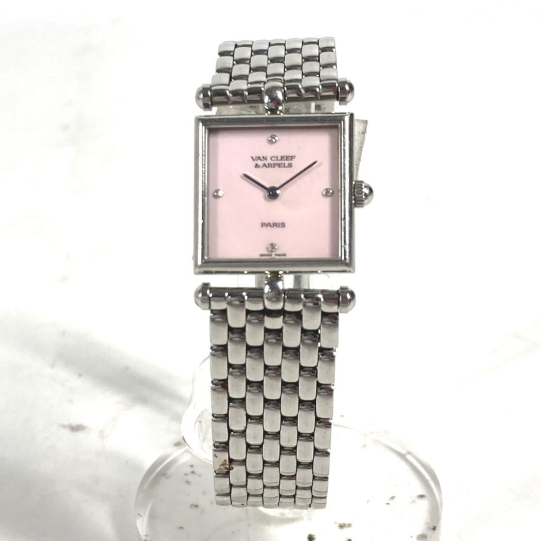 Van Cleef & Arpels 522642 Pink Shell Classic Cale 4P Diamond Square Ladies Watch Stainless Steel: --- Catalog ---Category: SizeWrist Size: 14.5cm / 5.7''Case Diameter: 19mm / 0.75''Category: DesignType: WristwatchGender: WomenColor (Dial): PinkMaterial (Band): Stainless steelMaterial (Case): Stain