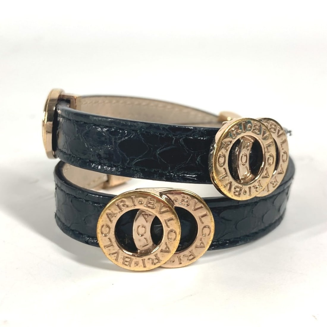 BVLGARI Bulgari Double Coiled Layer Bracelet Leather Women's Black OT-240917-44: --- Catalog ---Category: SizeWidth: 1cm / 0.39''Length: 14cm / 5.51''Category: DesignType: Charm braceletColor: BlackGender: WomenMaterial: LeatherCategory: GeneralLine: Bvlgari BvlgariBrand: Bvlgari-