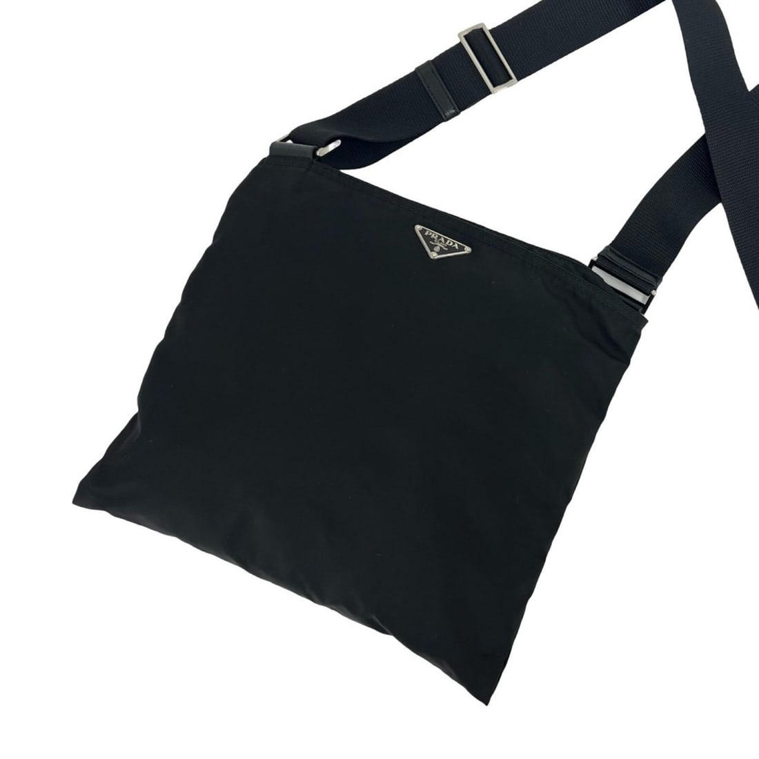 PRADA Prada Triangle Logo Plate Hardware Tessuto Nylon Shoulder Bag Pouch Sacoche Black 21346: --- Catalog ---Category: SizeSize (HxWxD): 26cm x 28.5cm / 10.23'' x 11.22''Category: DesignType: Pochette, Shoulder bagColor: BlackGender: WomenMaterial: Nylon Category: GeneralBrand: Prada--- Item L