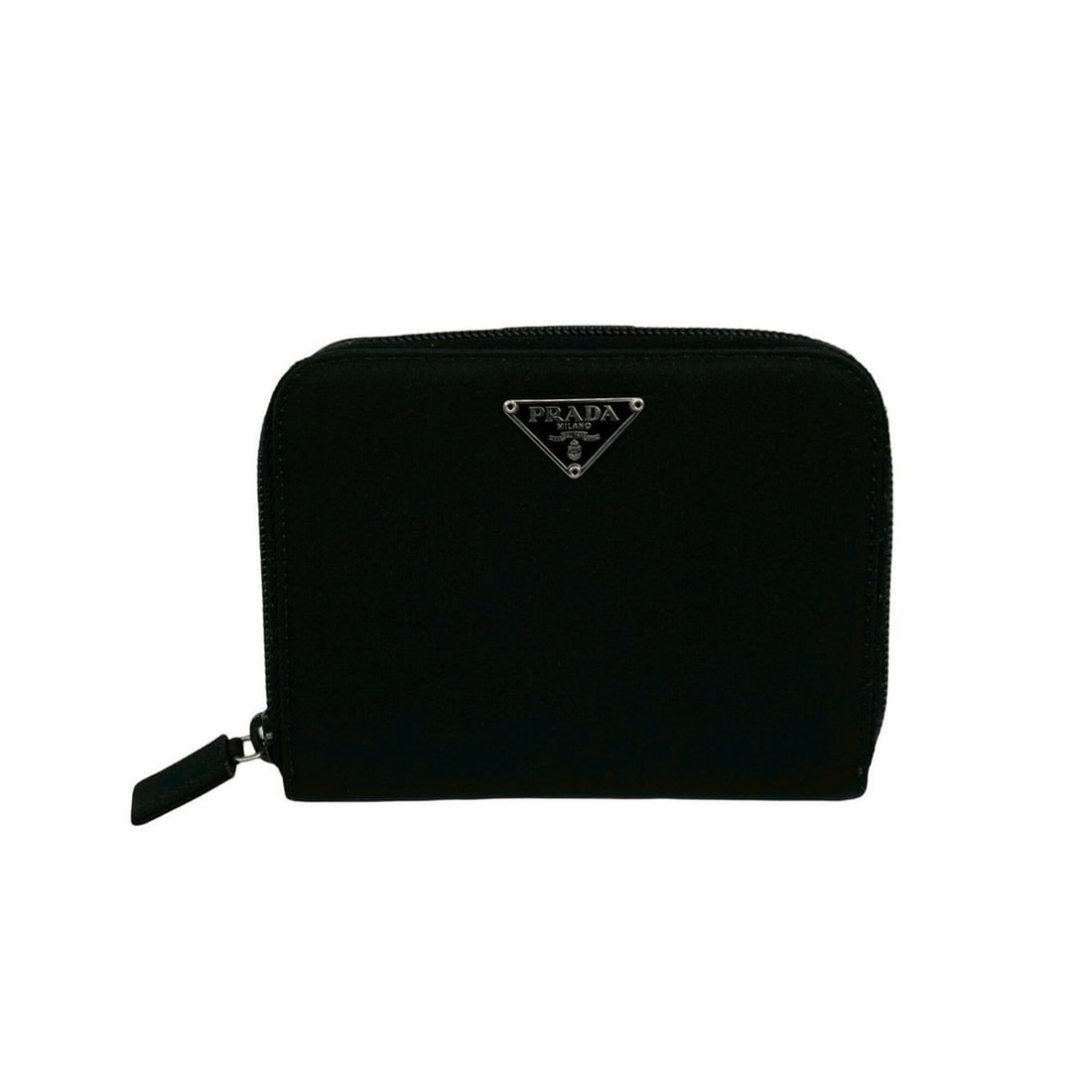 PRADA Triangle Logo Hardware Saffiano Leather Tessuto Nylon Bi-fold Mini Wallet Black 28826: --- Catalog ---Category: SizeSize (HxWxD): 13cm x 10.5cm x 2.5cm / 5.11'' x 4.13'' x 0.98''Category: DesignType: Wallet (bi-fold)Color: BlackGender: WomenMaterial: Leather , Nylon Category: GeneralBra