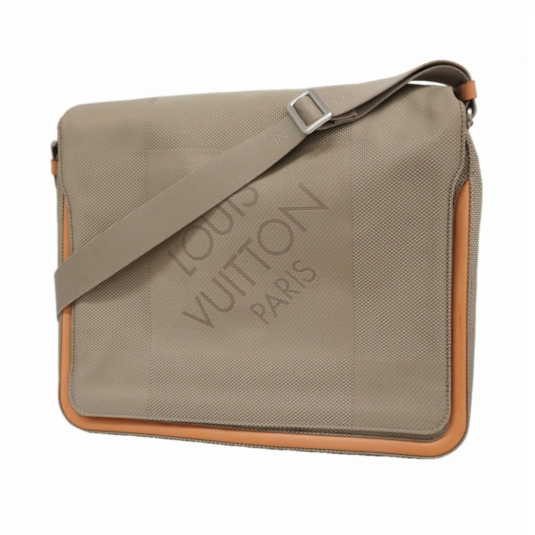 Louis Vuitton Damier Géant Messager Shoulder Bag M93031 Sable Men's: --- Catalog ---Category: SizeSize (HxWxD): 32cm x 36.5cm x 8cm / 12.59'' x 14.37'' x 3.14''Category: DesignType: Shoulder bagColor: SableGender: MenCategory: GeneralMPN: M93031Brand: Louis Vuitton--- 