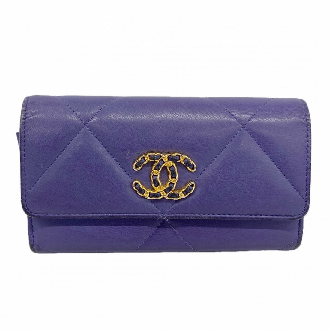 Chanel Long Wallet, 19, Lambskin, Purple, Women's: --- Catalog ---Category: SizeSize (HxWxD): 9cm x 16cm x 3cm / 3.54'' x 6.29'' x 1.18''Category: DesignType: Long wallet (bi-fold)Color: PurpleGender: WomenMaterial: Leather Leather/Fur Type: LambskinC