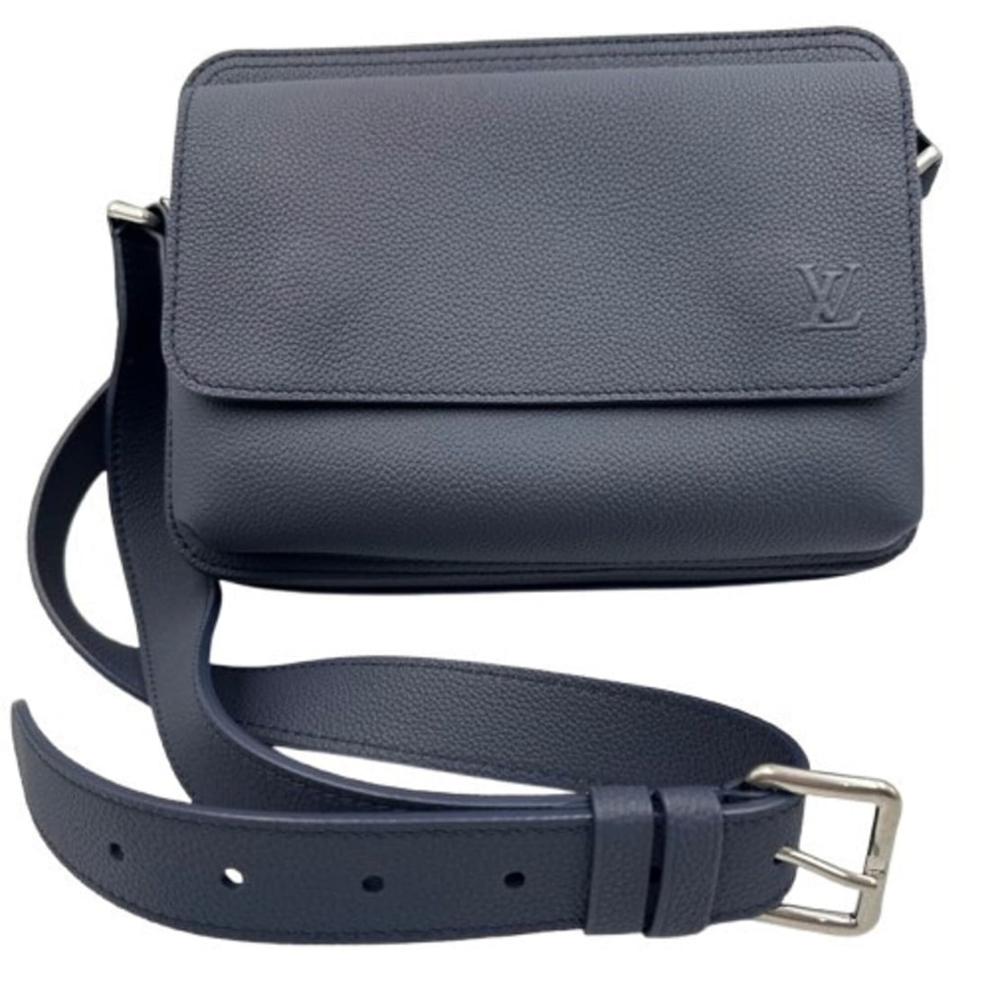 Louis Vuitton Boarding Leather Shoulder Bag, Navy, M15260: --- Catalog ---Category: SizeSize (HxWxD): 17cm x 24cm x 6cm / 6.69'' x 9.44'' x 2.36''Category: DesignType: Shoulder bagColor: NavyGender: Men,WomenMaterial: Leather Category: GeneralBrand: Louis Vui